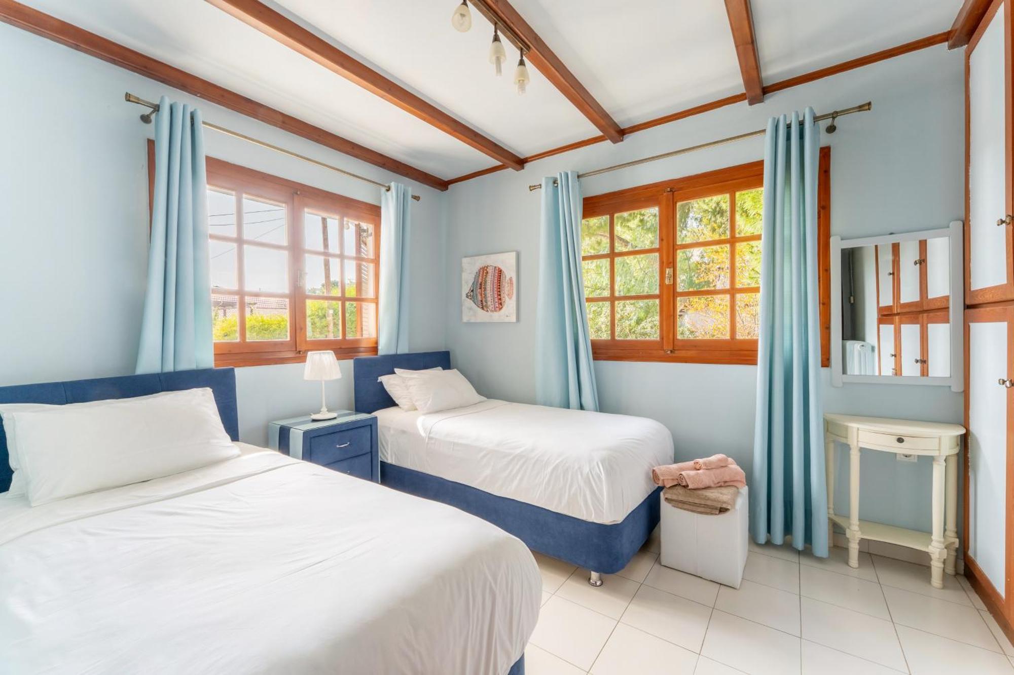 The House Of Gratitude - Poolside Retreat Villa ลูตรา โอรายาส เอเลนิส ภายนอก รูปภาพ