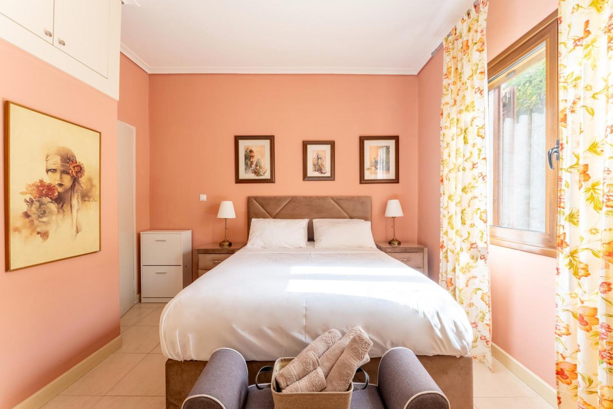 The House Of Gratitude - Poolside Retreat Villa ลูตรา โอรายาส เอเลนิส ภายนอก รูปภาพ